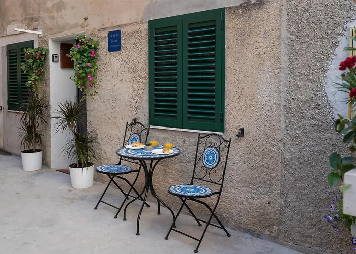 Bernard Deluxe Renovated Peaceful Old Town Gem