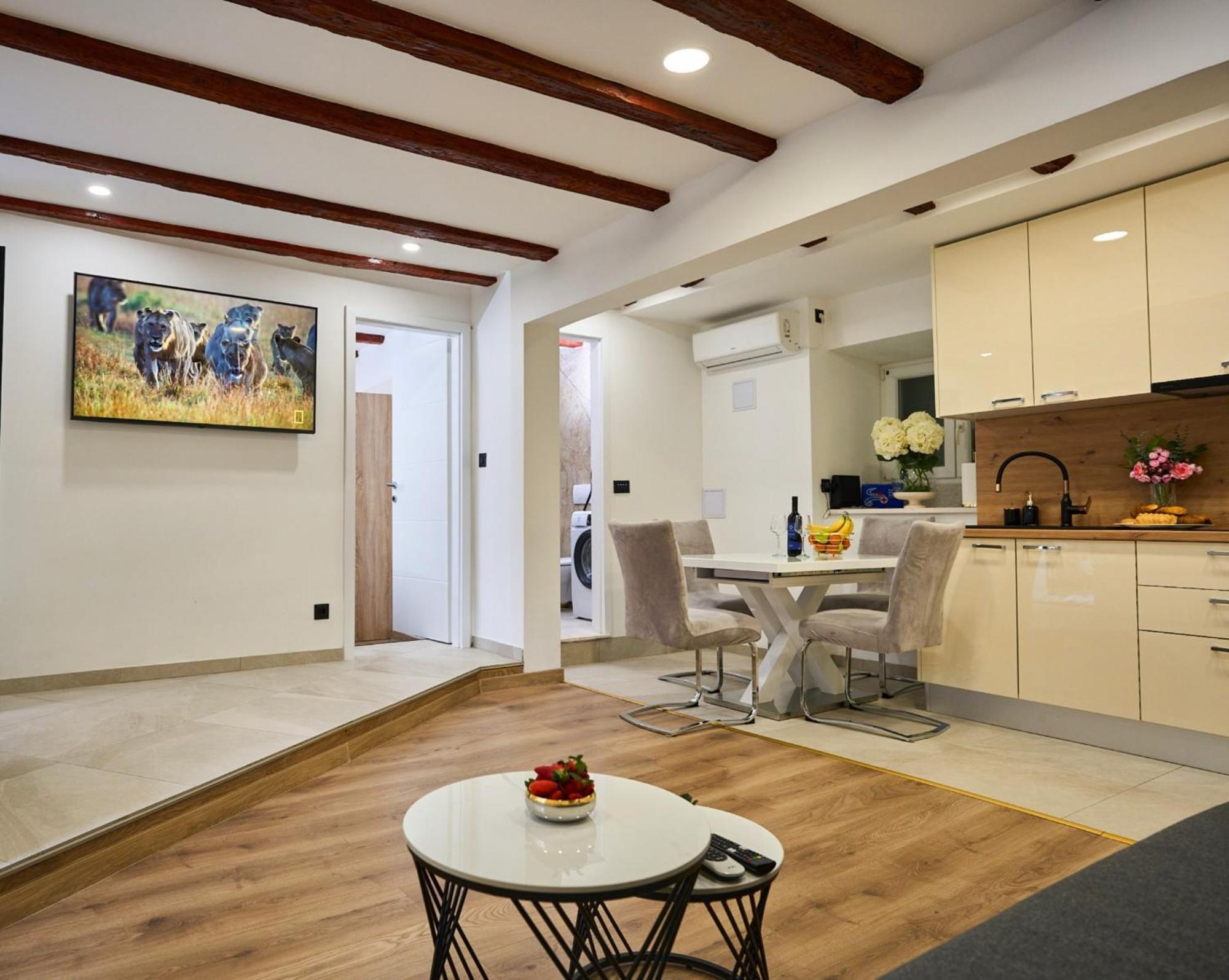 Bernard Deluxe Renovated Peaceful Old Town Gem Appartement